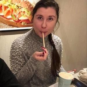 Meet your Posher, Lena